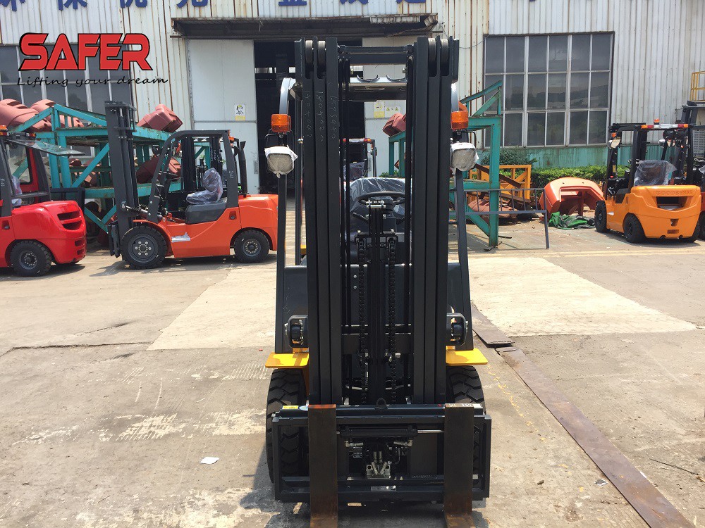 2.0t Forklift with Isuzu Engine and side shift and 3stages